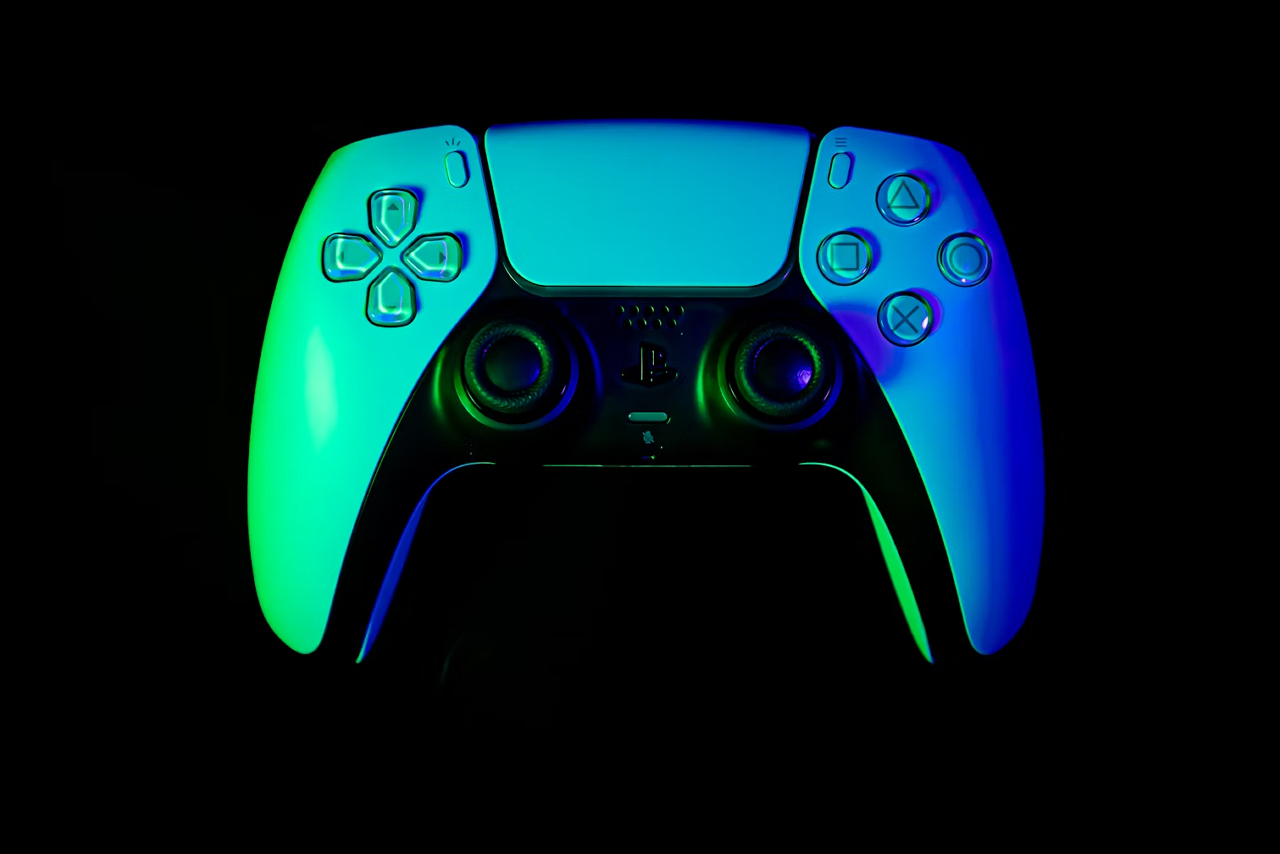 https://s3.gaming.news/wp-content/uploads/2025/02/play-station-5-white-green.jpg
