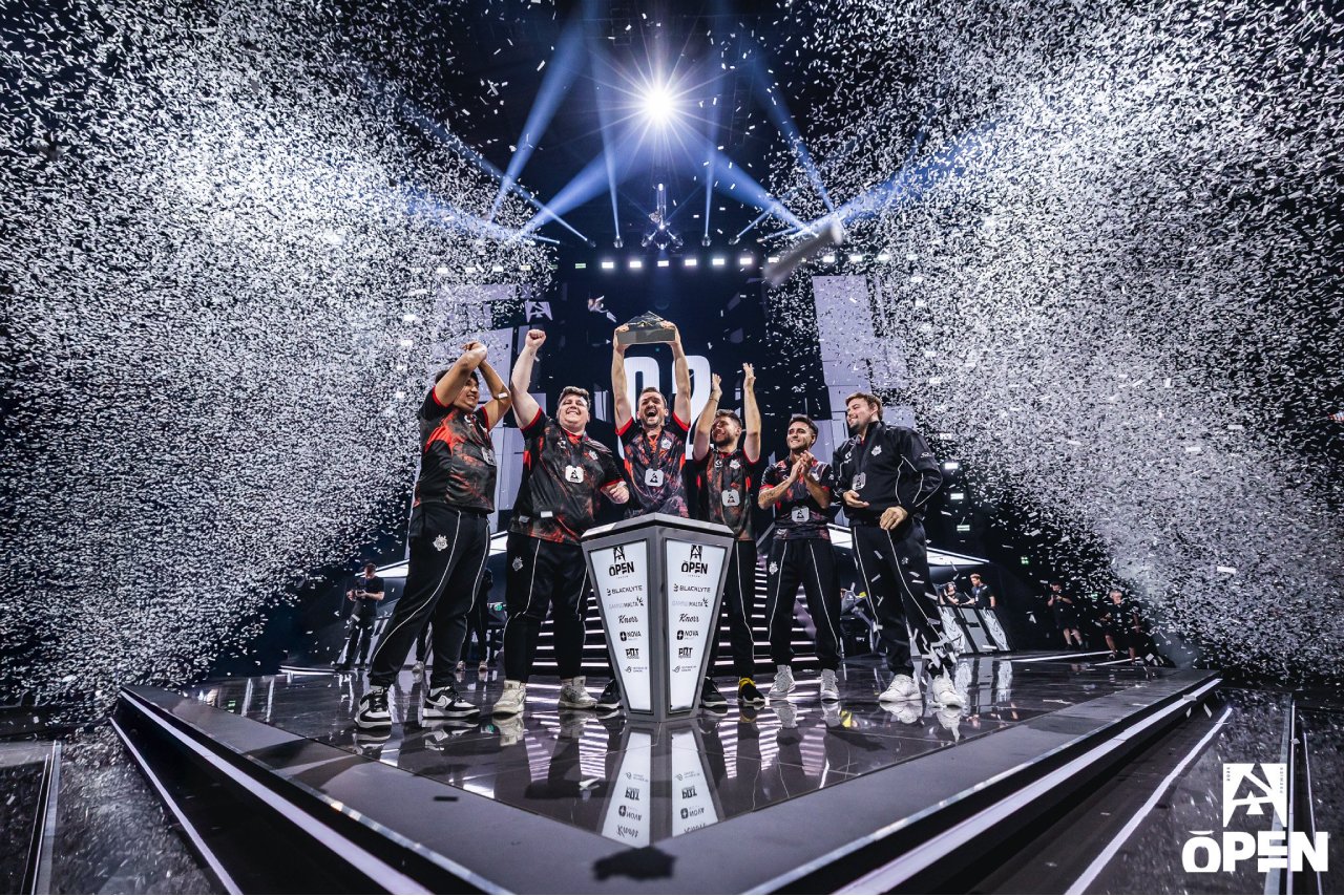 https://s3.gaming.news/wp-content/uploads/2025/09/G2-Wins-CS2-Blast-Open-London.jpg