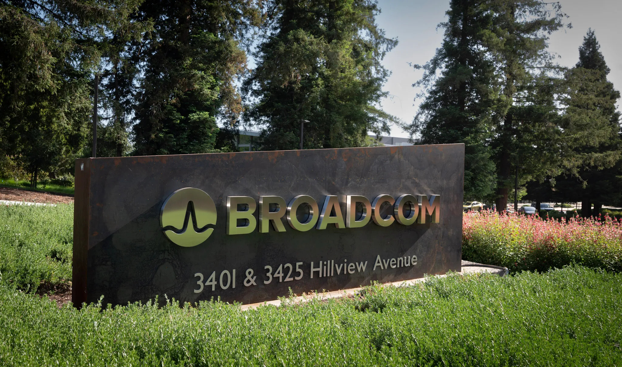 https://s3.gaming.news/wp-content/uploads/2025/10/5-Broadcom-Palo-Alto-Campus-Entrance-2025-1.jpg